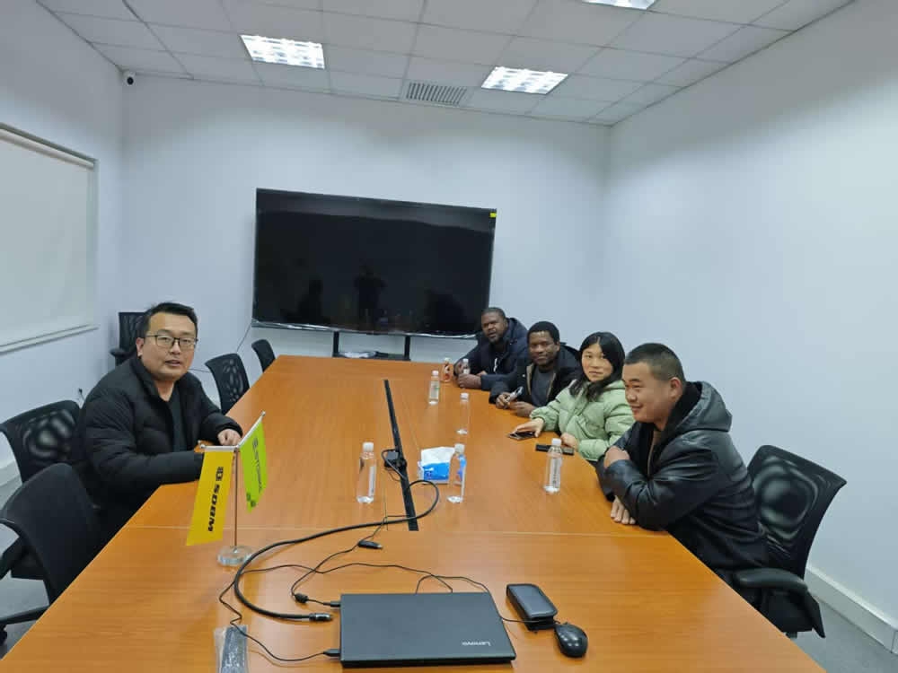 12月11日非洲客戶來(lái)我廠參觀考察