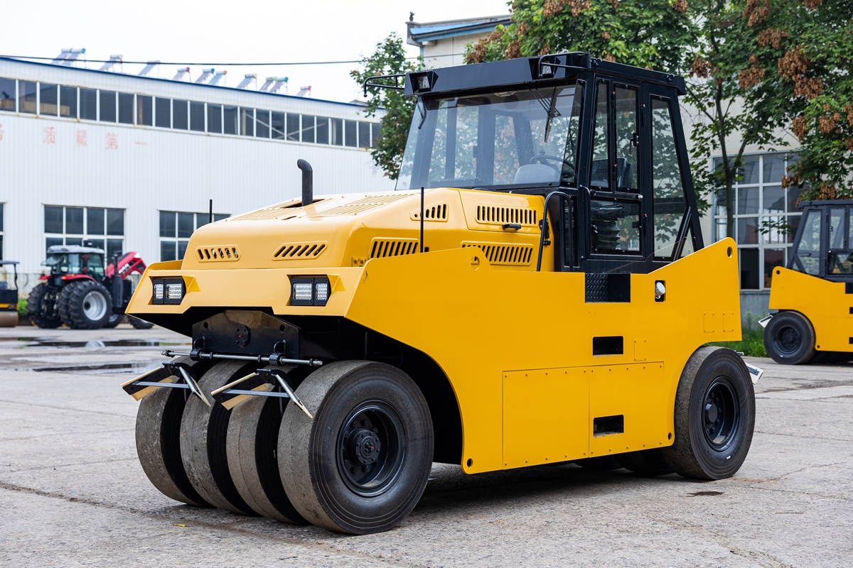 雙膠輪座駕壓路機(jī)BM2030